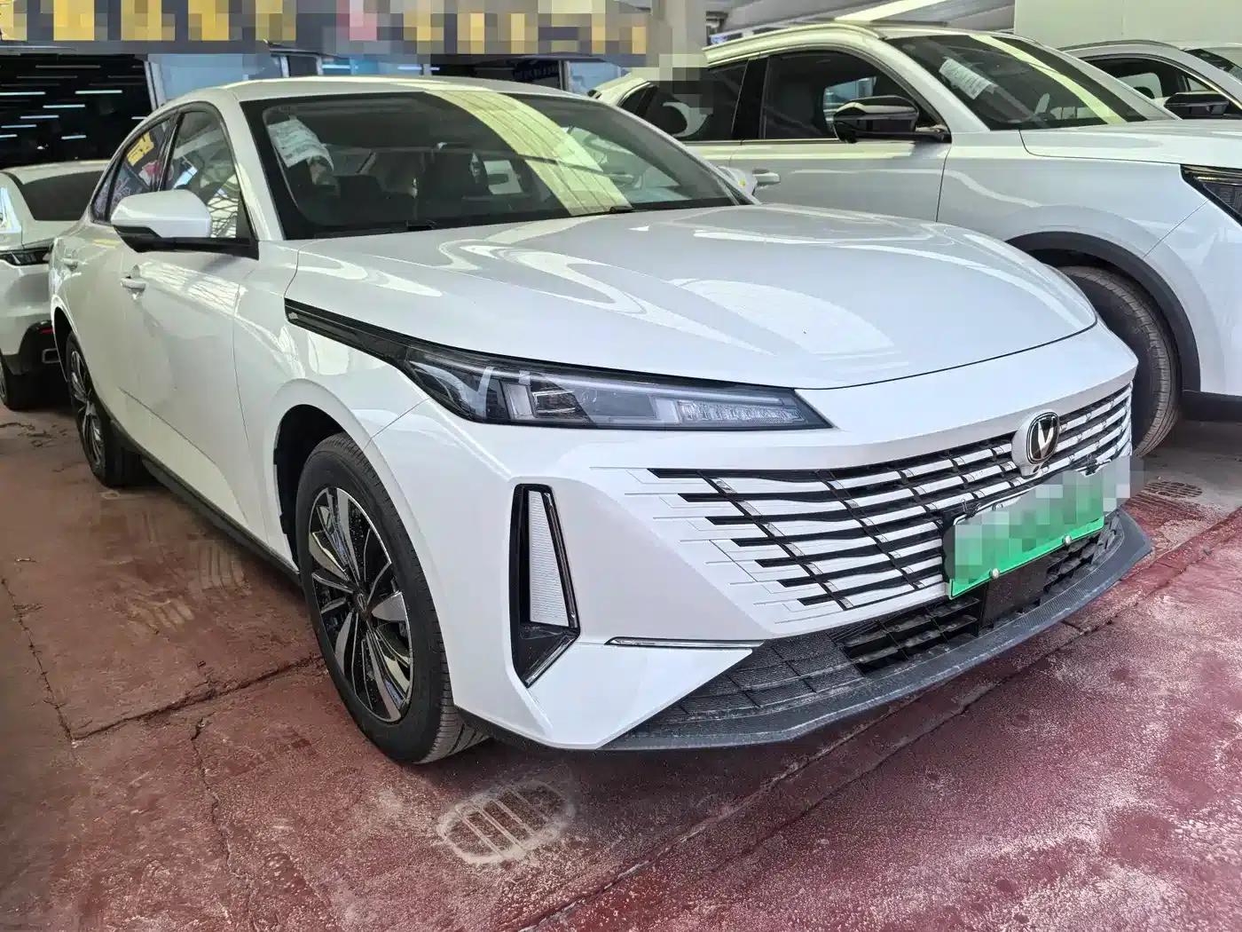 Changan Eado PHEV 2025 Smart Blue Whale 145KM Battleship Edition — миниатюра 3