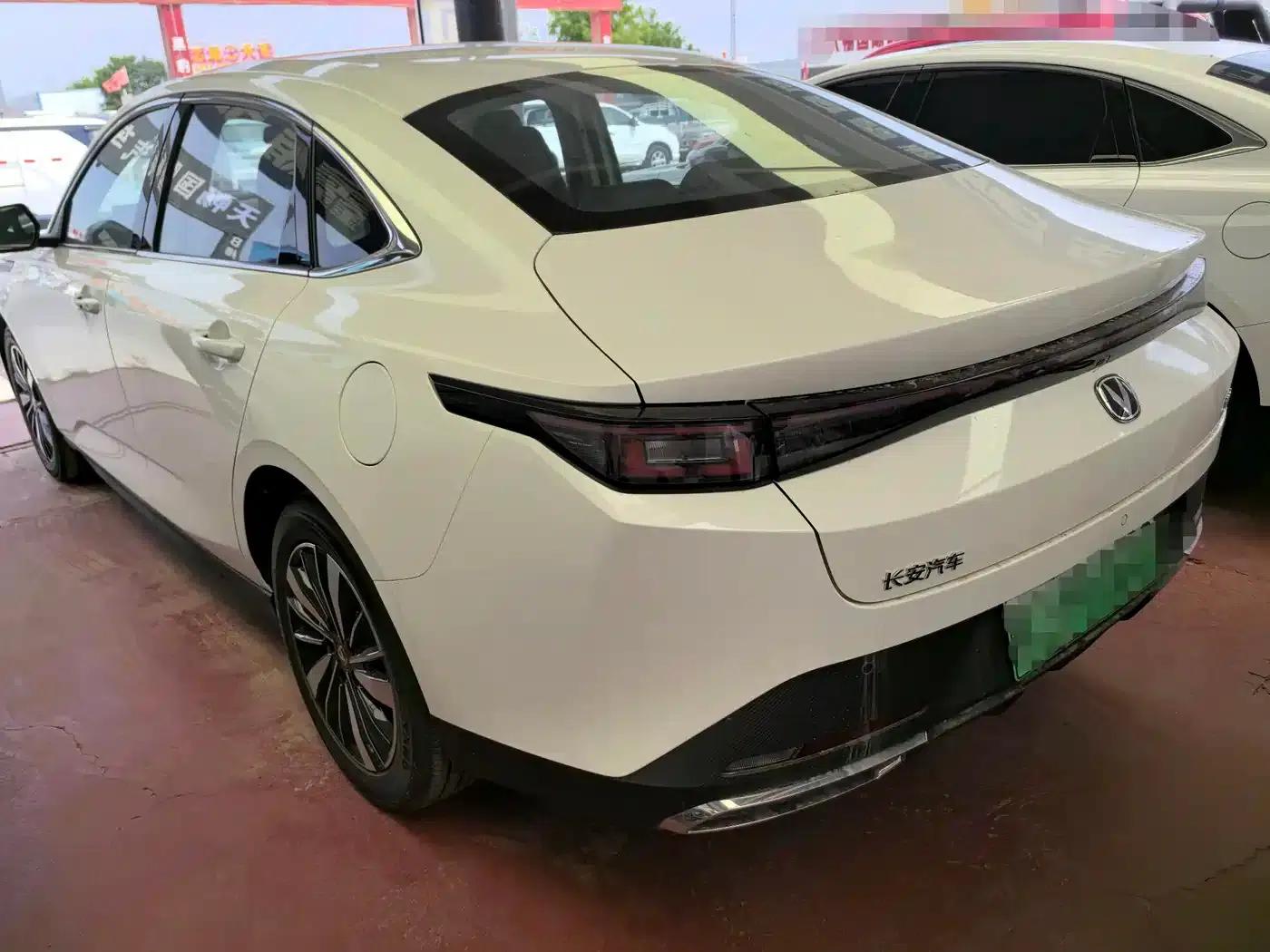 Changan Eado PHEV 2025 Smart Blue Whale 145KM Battleship Edition — миниатюра 4