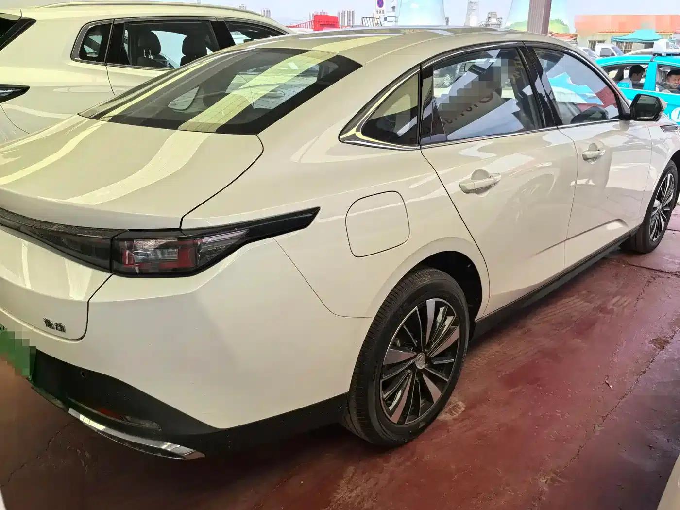 Changan Eado PHEV 2025 Smart Blue Whale 145KM Battleship Edition — миниатюра 6