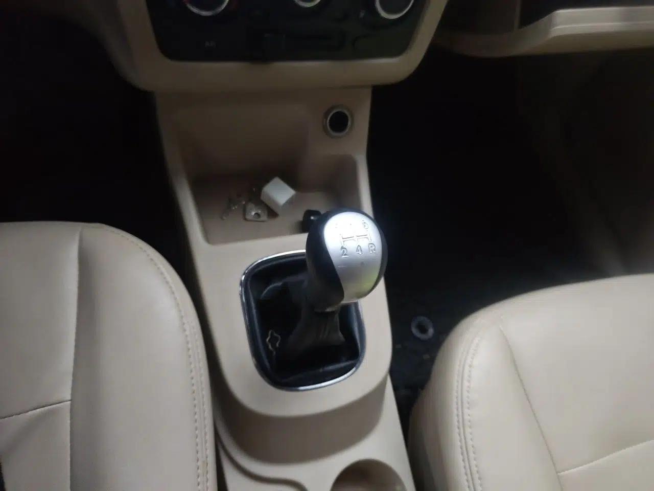 Dongfeng Fengon 370 2016 1.5L Manual Comfort 7-Seater — миниатюра 14