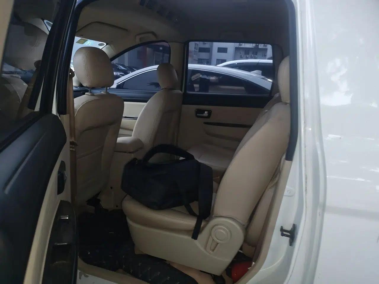 Dongfeng Fengon 370 2016 1.5L Manual Comfort 7-Seater — миниатюра 17