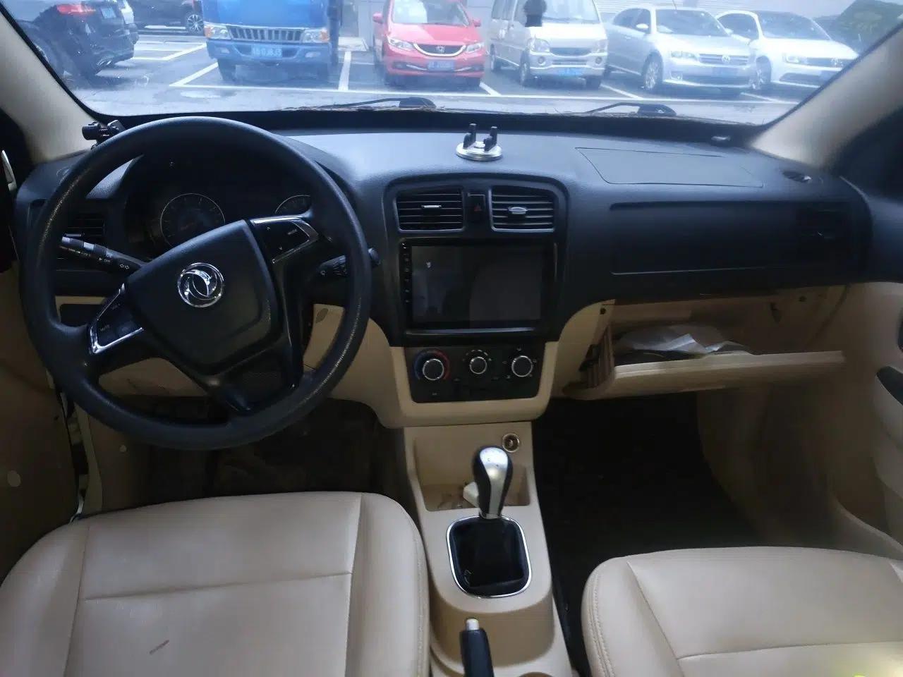 Dongfeng Fengon 370 2016 1.5L Manual Comfort 7-Seater — миниатюра 9