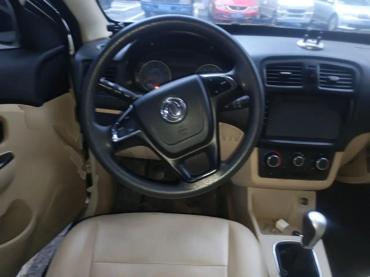 Dongfeng Fengon 370 2016 1.5L Manual Comfort 7-Seater — миниатюра 10