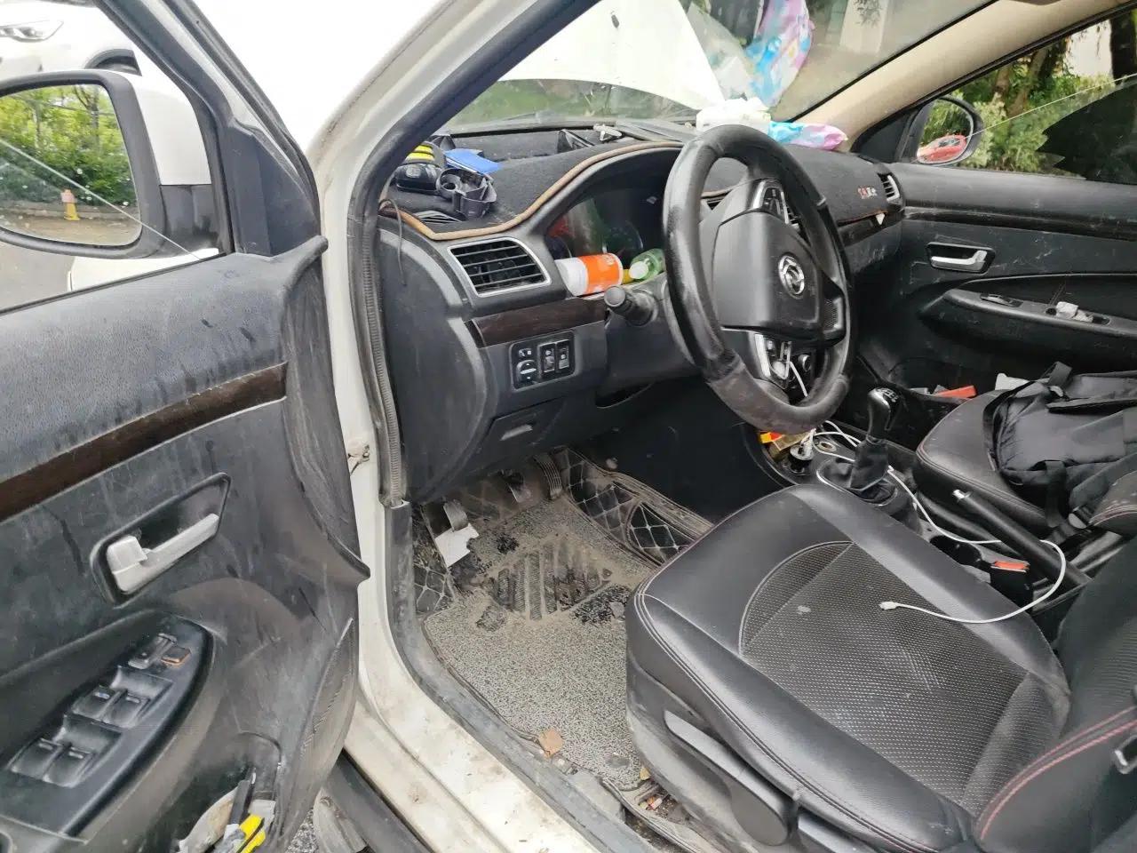 Dongfeng Fengon 360 2015 1.5L Manual Comfort 7-Seater China IV Standard — миниатюра 16
