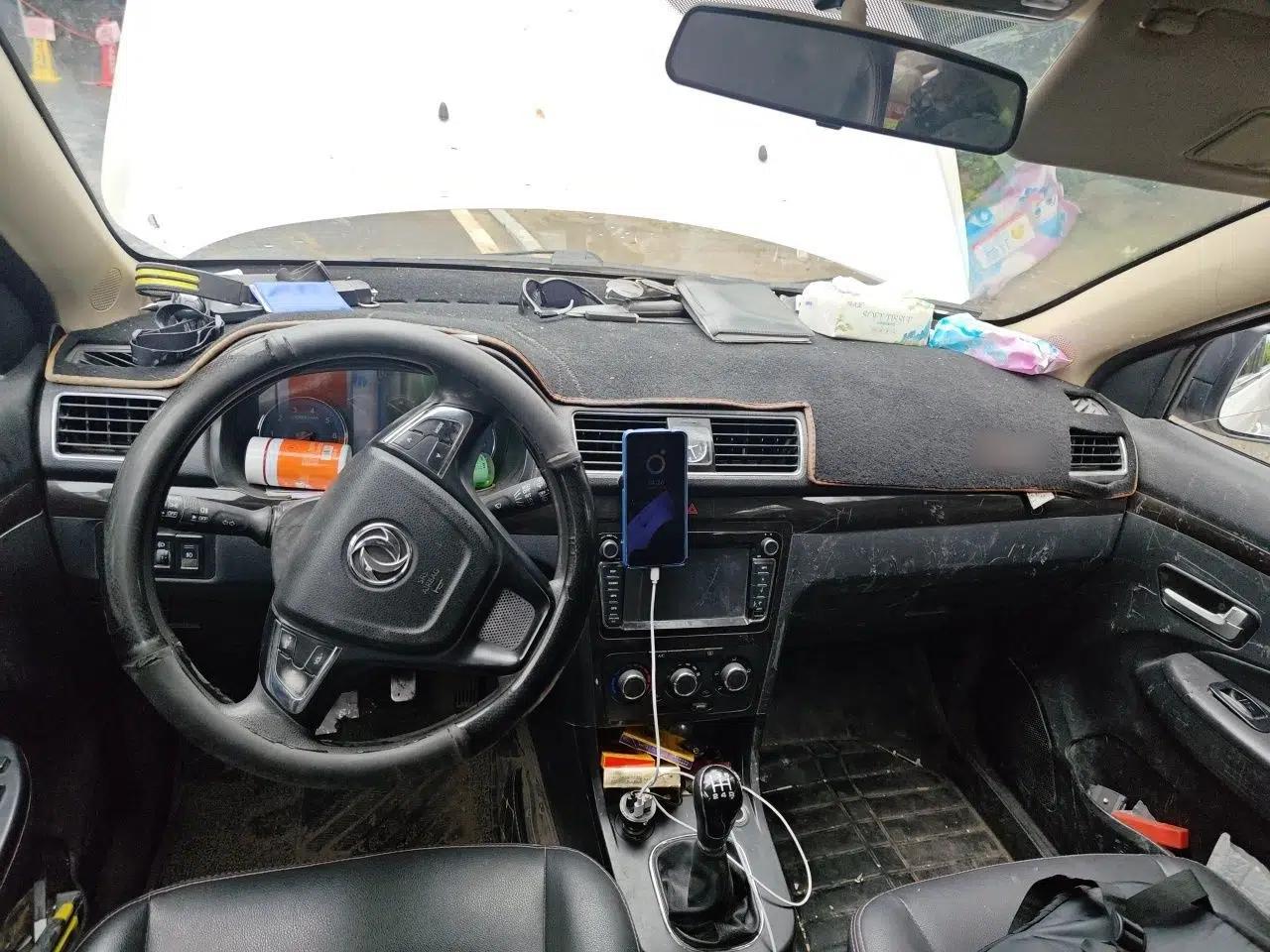 Dongfeng Fengon 360 2015 1.5L Manual Comfort 7-Seater China IV Standard — миниатюра 9