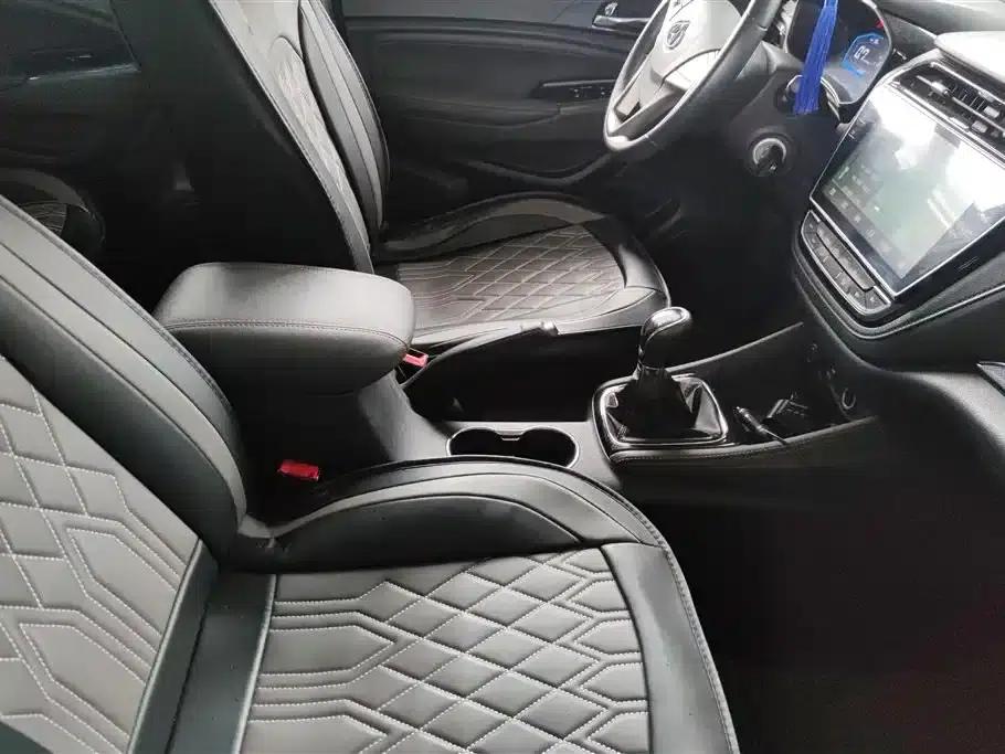 Changan Oushang A800 2017 1.6L Manual Comfort Model — миниатюра 8