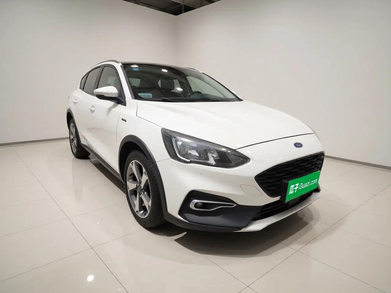Ford Focus Active 2020 EcoBoost 180 Automatic Trendy Model — миниатюра 2
