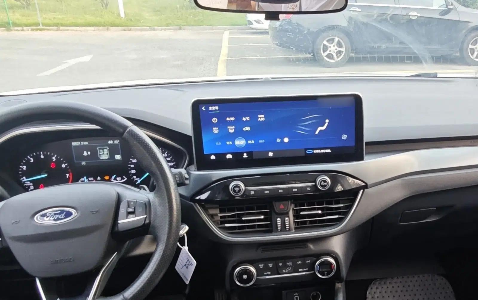 Ford Focus Active 2020 EcoBoost 180 Automatic Trendy Model — миниатюра 11