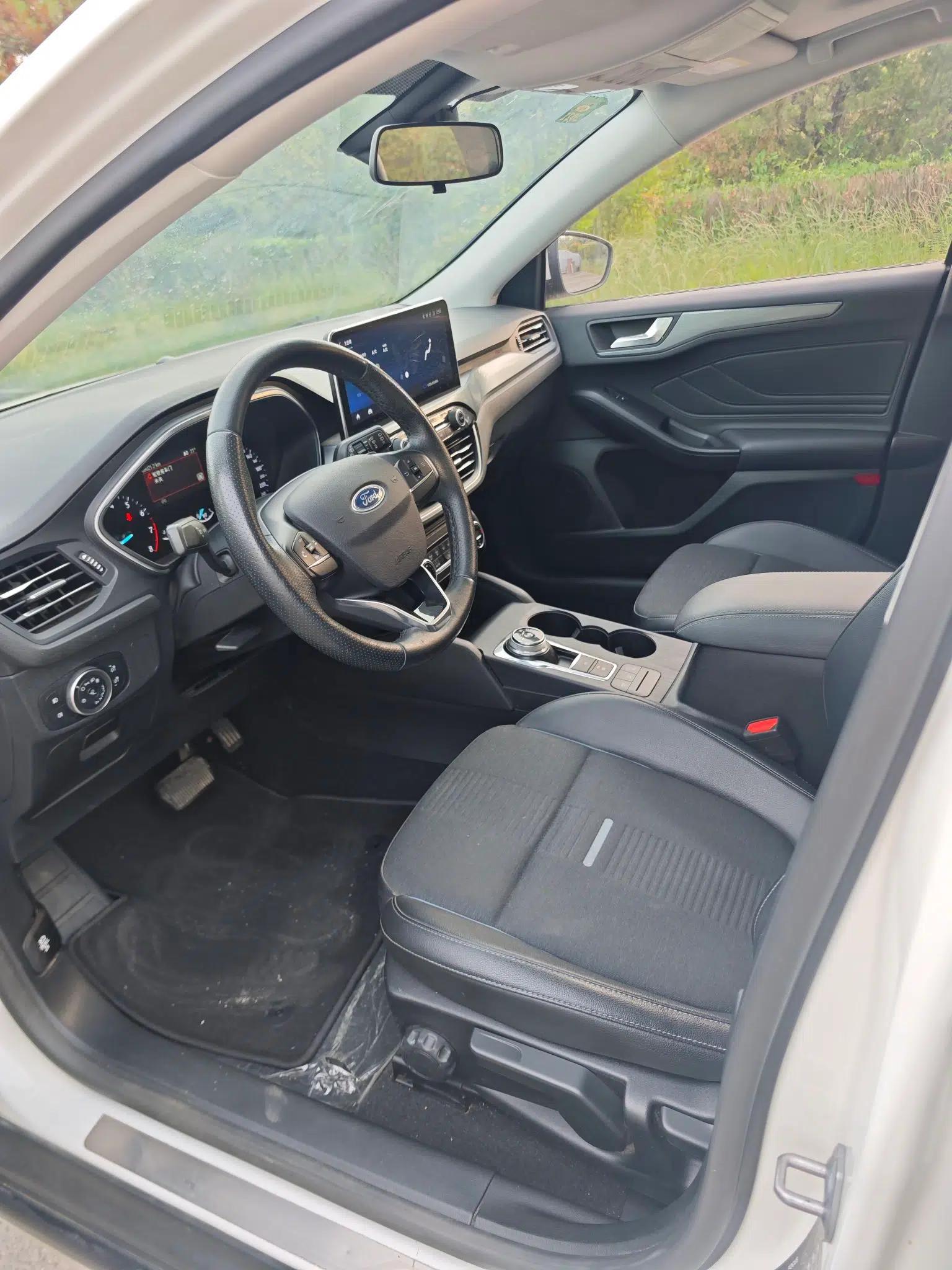 Ford Focus Active 2020 EcoBoost 180 Automatic Trendy Model — миниатюра 13