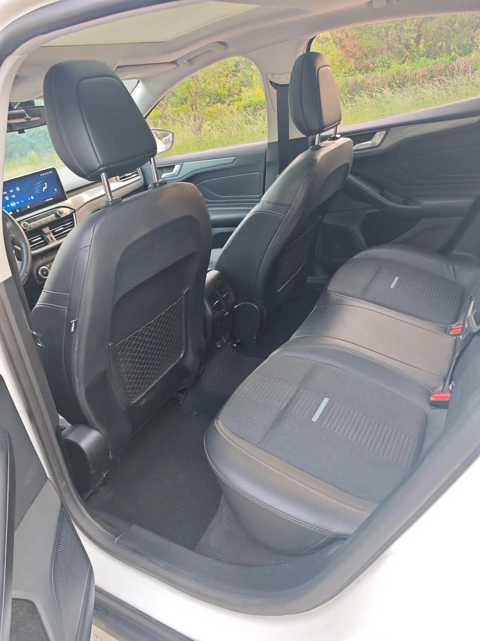 Ford Focus Active 2020 EcoBoost 180 Automatic Trendy Model — миниатюра 17