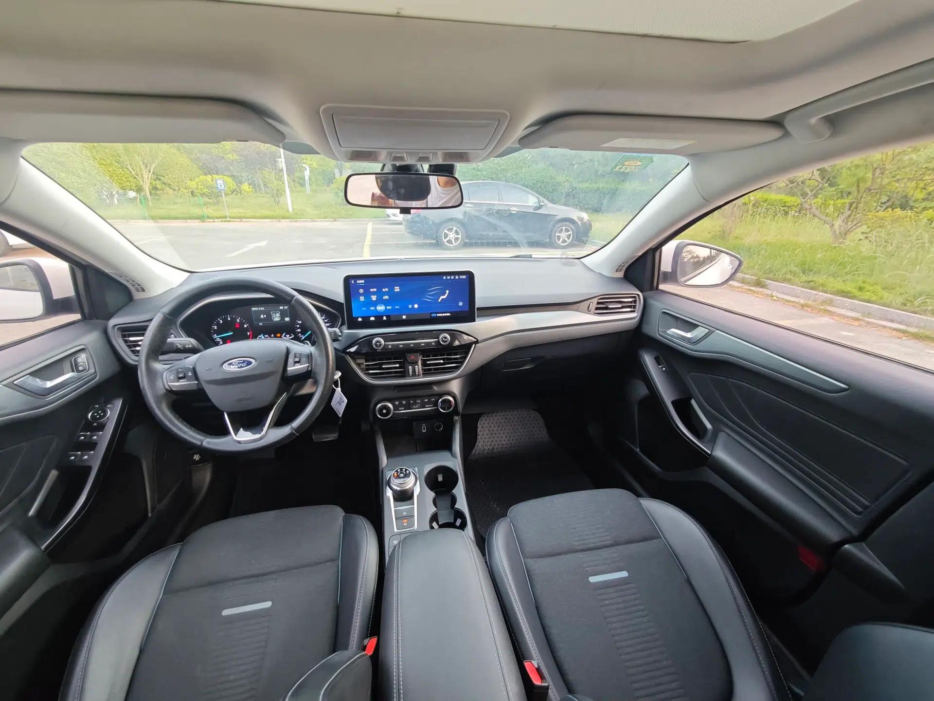 Ford Focus Active 2020 EcoBoost 180 Automatic Trendy Model — миниатюра 18