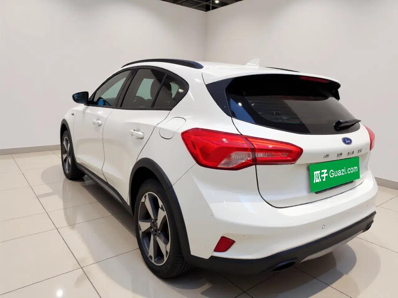 Ford Focus Active 2020 EcoBoost 180 Automatic Trendy Model — миниатюра 3