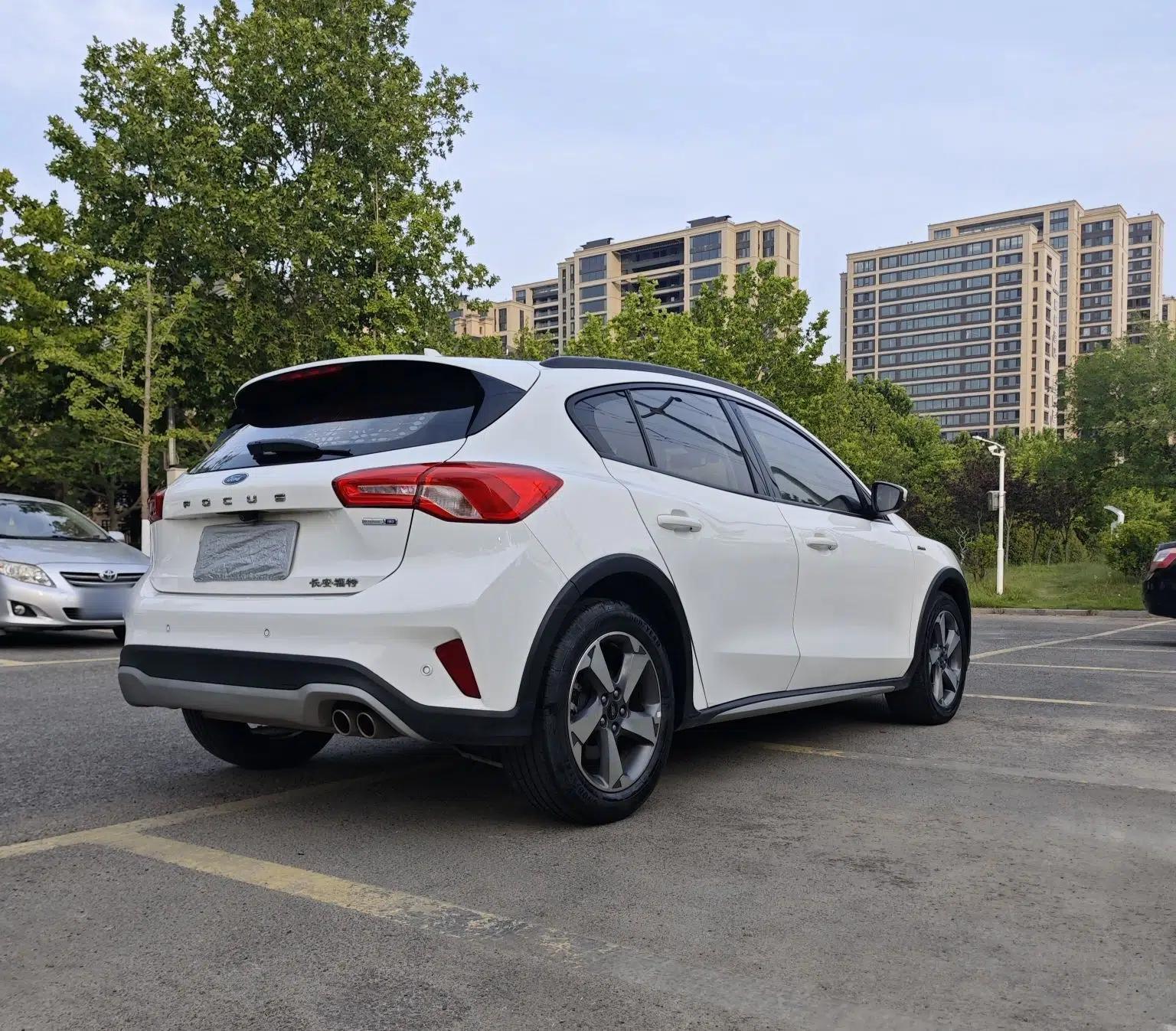 Ford Focus Active 2020 EcoBoost 180 Automatic Trendy Model — миниатюра 4
