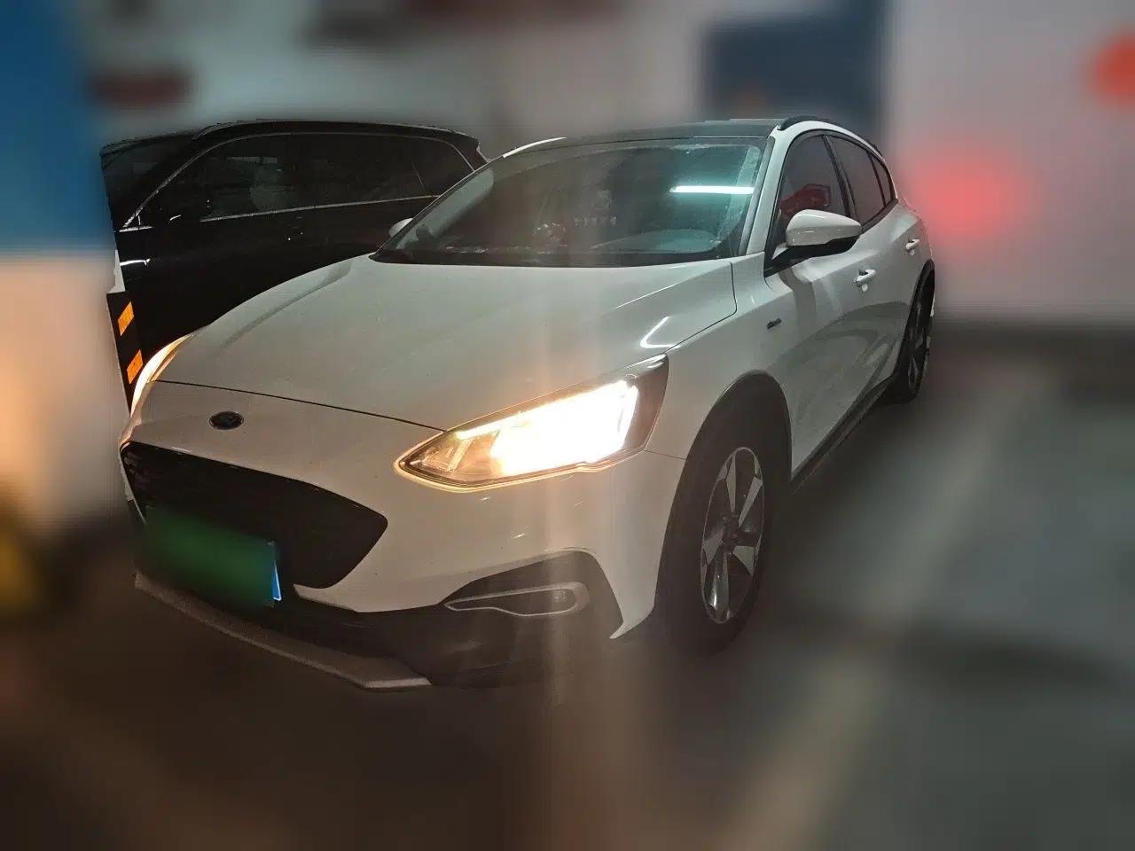 Ford Focus Active 2020 EcoBoost 180 Automatic Trendy Model — миниатюра 1