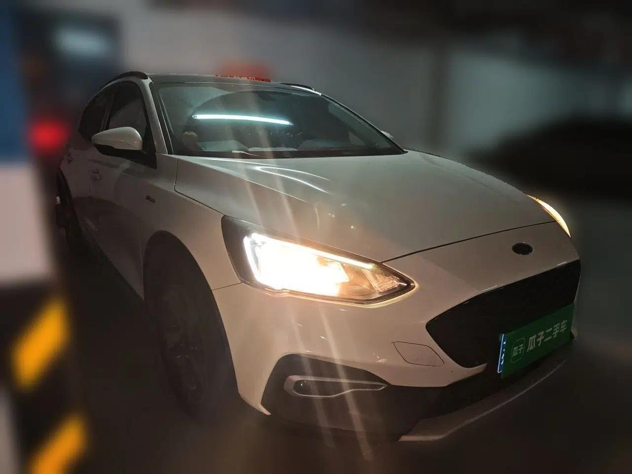 Ford Focus Active 2020 EcoBoost 180 Automatic Trendy Model — миниатюра 3