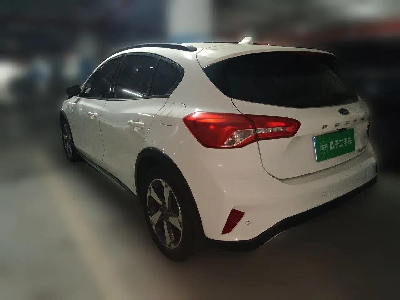 Ford Focus Active 2020 EcoBoost 180 Automatic Trendy Model — миниатюра 4