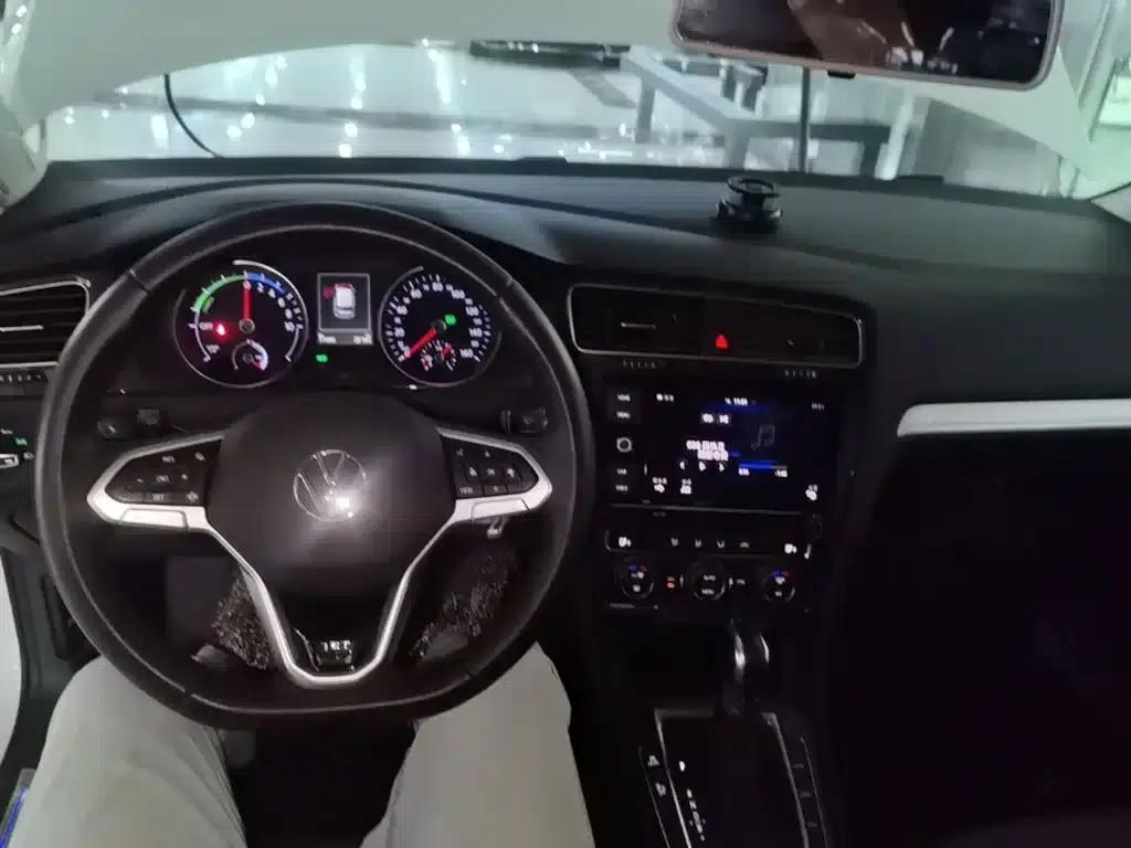 2020 Golf EV — миниатюра 10