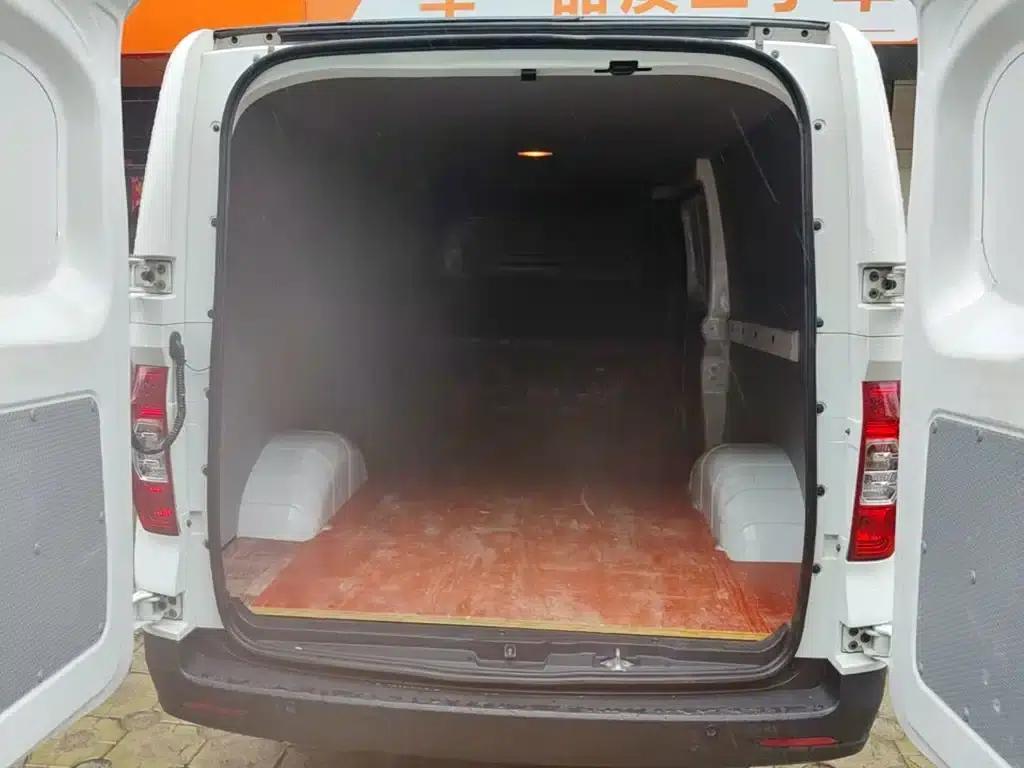 Maxus EV30 2023: Pure Electric Intelligent Logistics Expert - Long Wheelbase Guoxuan — миниатюра 19