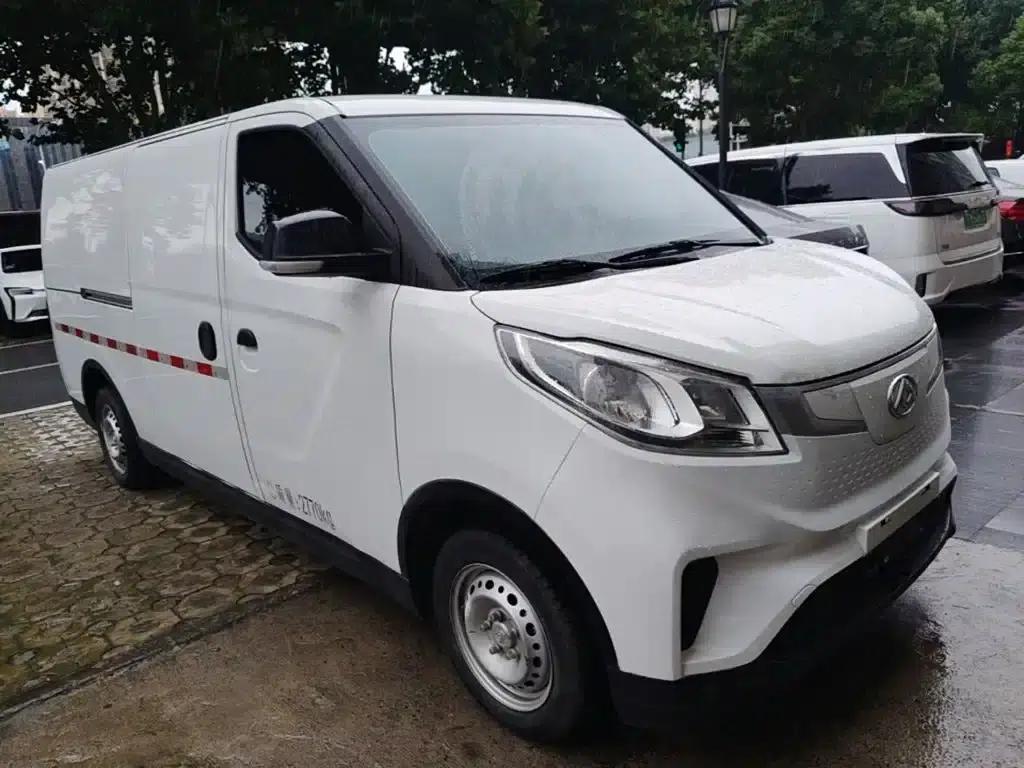 Maxus EV30 2023: Pure Electric Intelligent Logistics Expert - Long Wheelbase Guoxuan — миниатюра 4