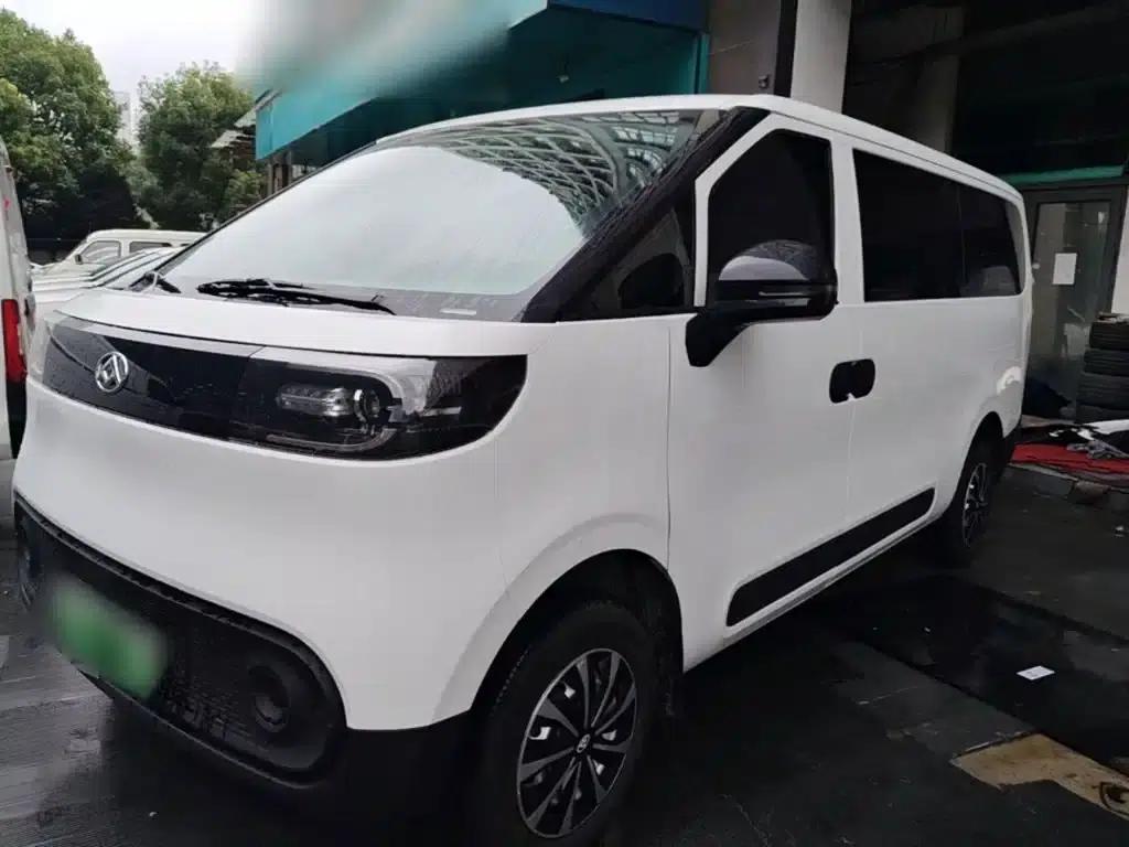 Dana V1 2025 Low-Roof Multi-functional Version 42kWh — миниатюра 1