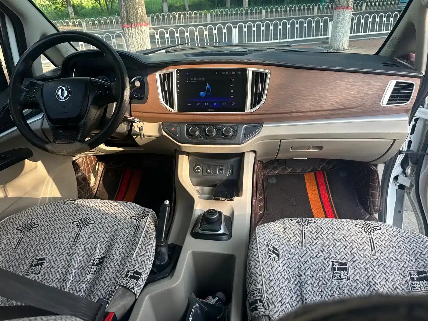 Lingzhi New Energy 2021 Passenger Edition Comfort 9-Seater — миниатюра 12