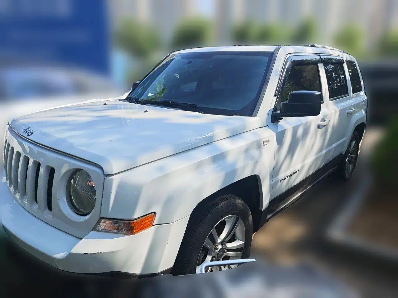 Jeep Patriot 2014 2.4L Luxury Navigation Edition — миниатюра 1