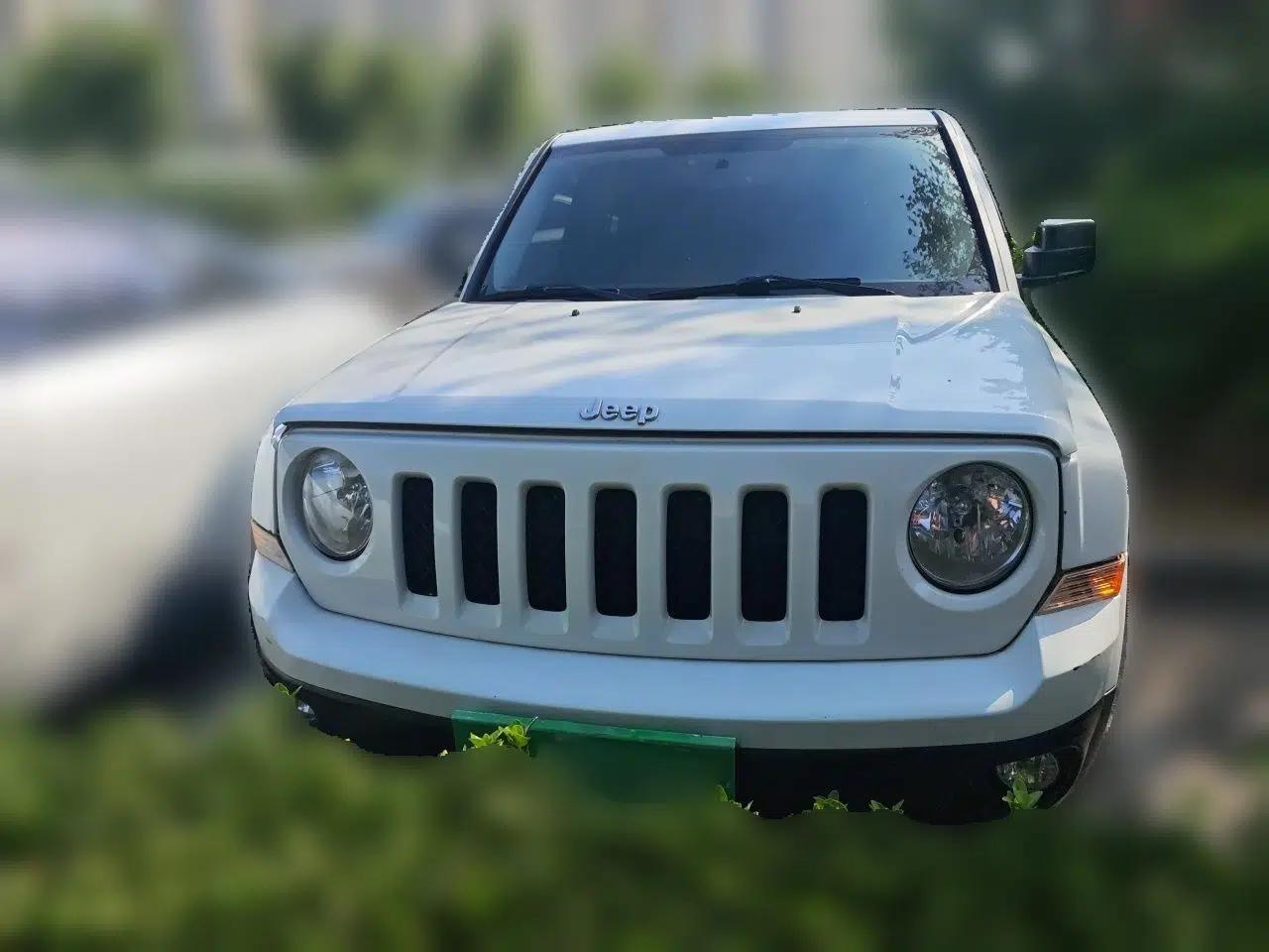 Jeep Patriot 2014 2.4L Luxury Navigation Edition — миниатюра 2