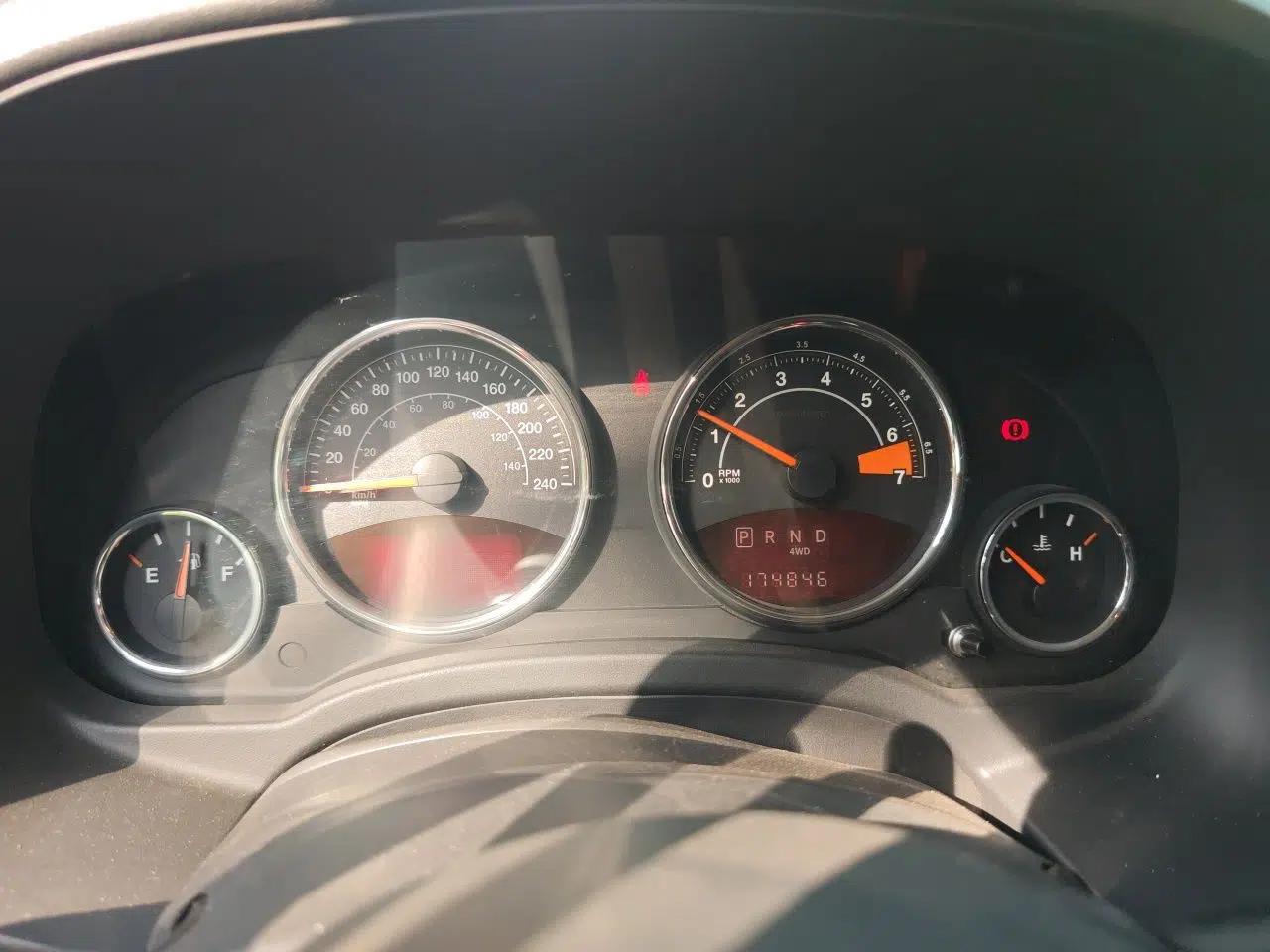 Jeep Patriot 2014 2.4L Luxury Navigation Edition — миниатюра 11