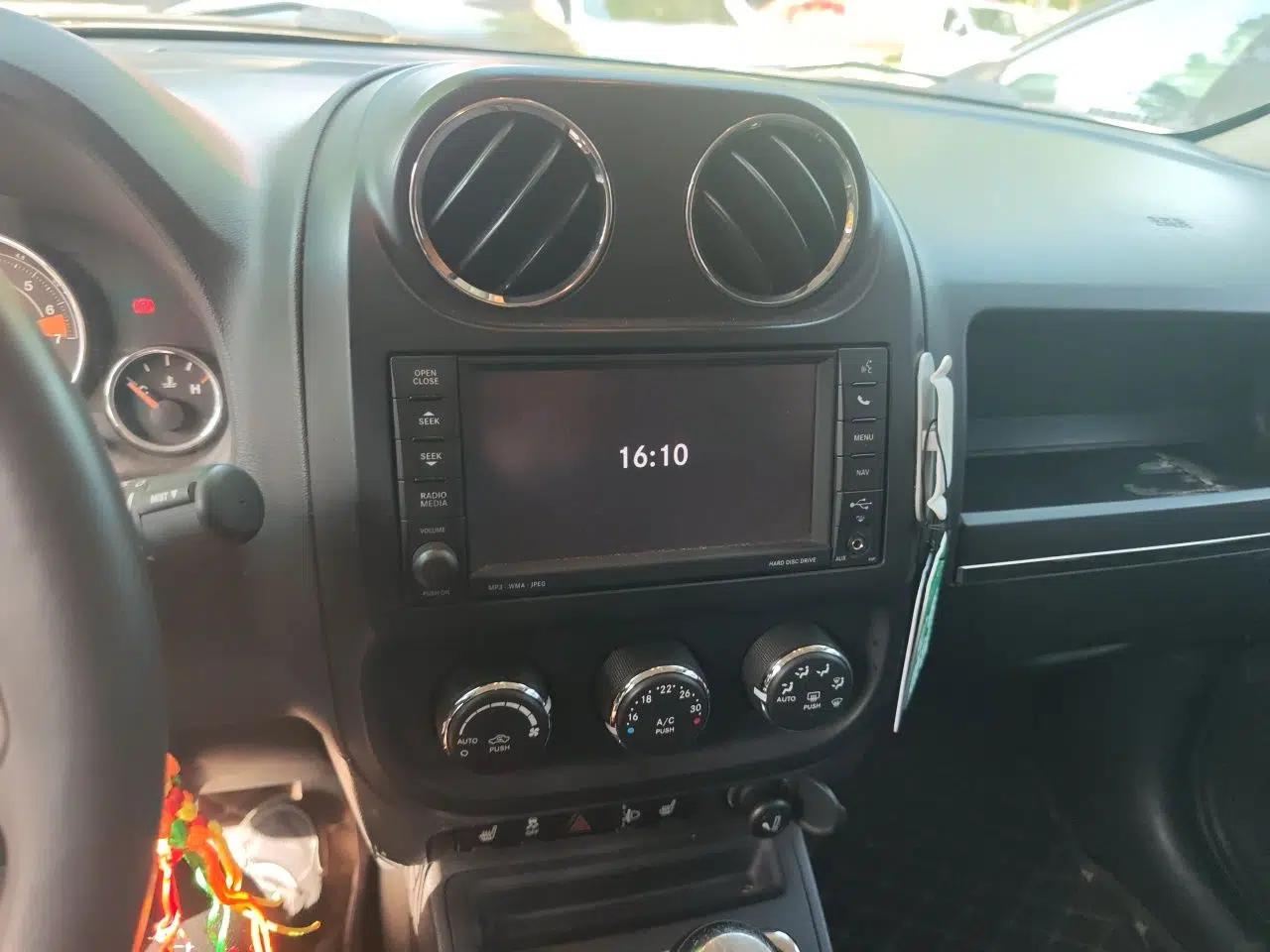 Jeep Patriot 2014 2.4L Luxury Navigation Edition — миниатюра 13