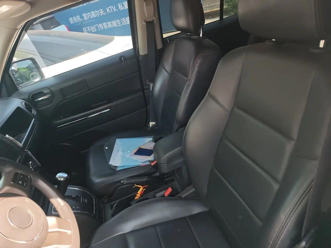 Jeep Patriot 2014 2.4L Luxury Navigation Edition — миниатюра 15