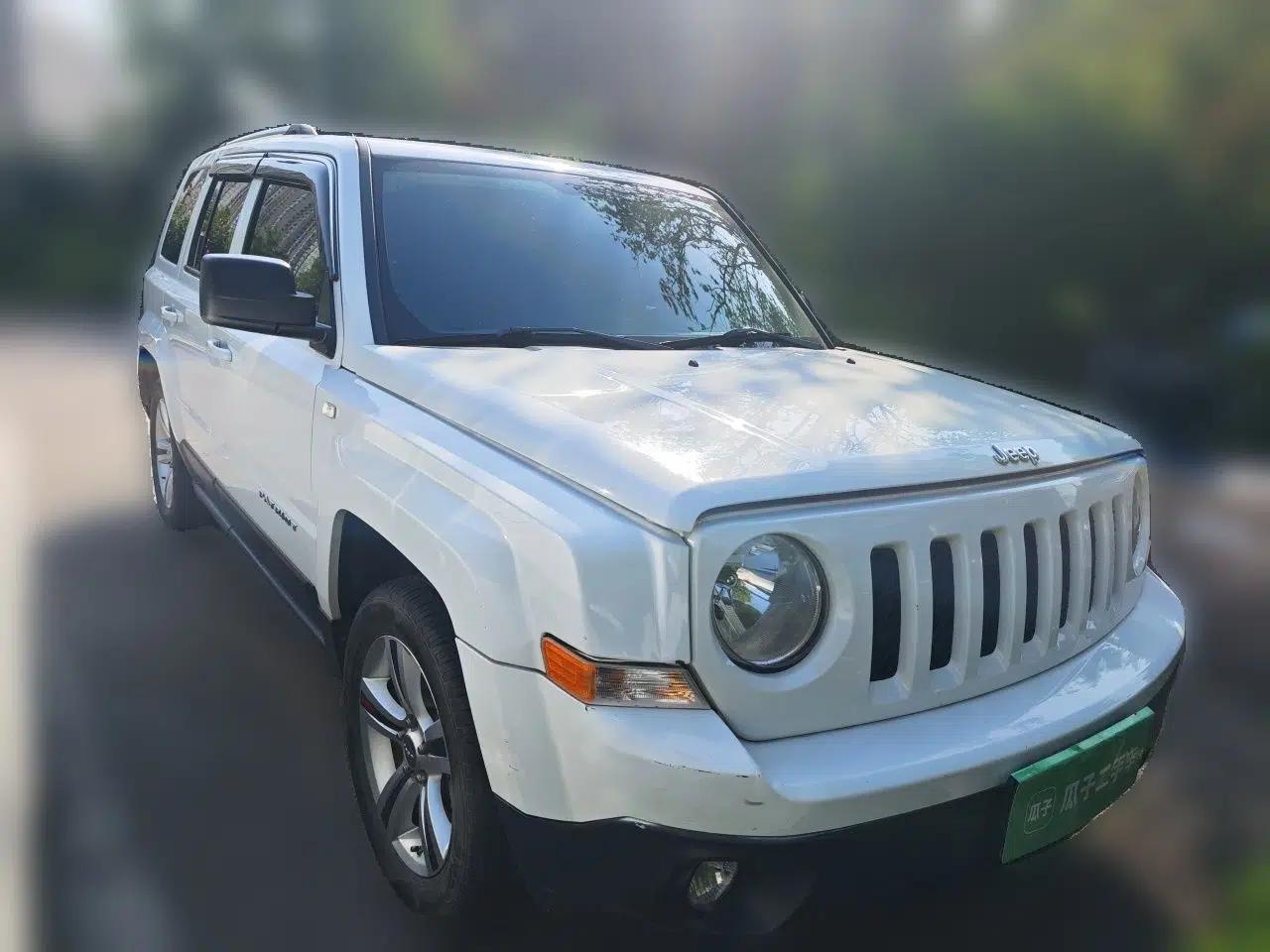 Jeep Patriot 2014 2.4L Luxury Navigation Edition — миниатюра 3