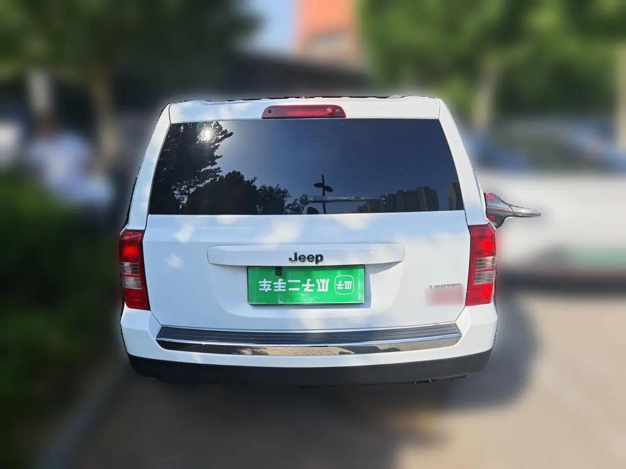 Jeep Patriot 2014 2.4L Luxury Navigation Edition — миниатюра 5