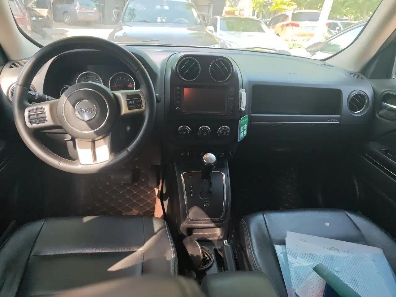 Jeep Patriot 2014 2.4L Luxury Navigation Edition — миниатюра 9