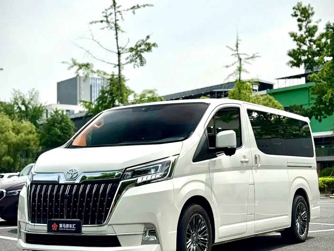 2024 HIACE 3.5L Automatic — миниатюра 1
