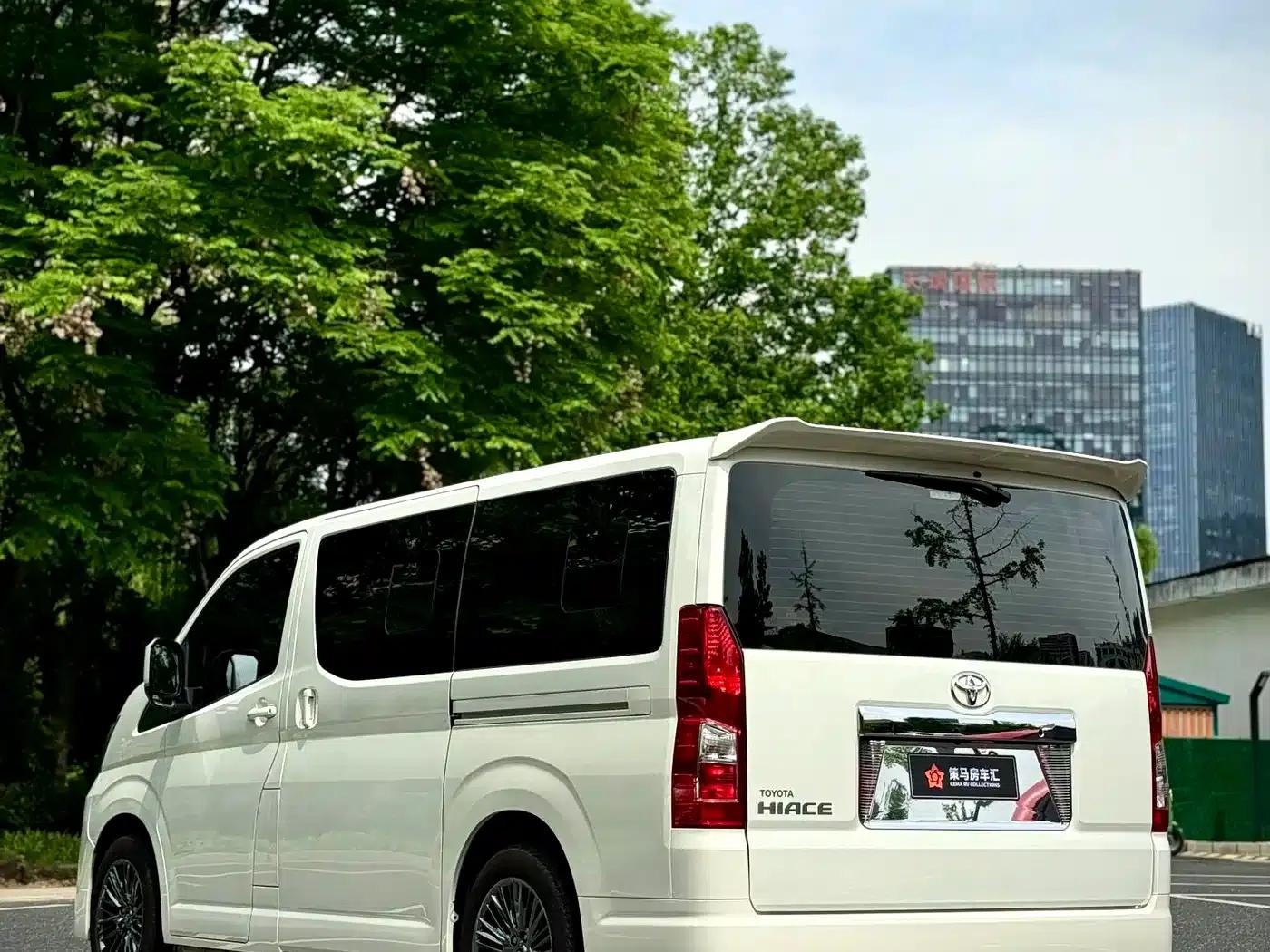 2024 HIACE 3.5L Automatic — миниатюра 9