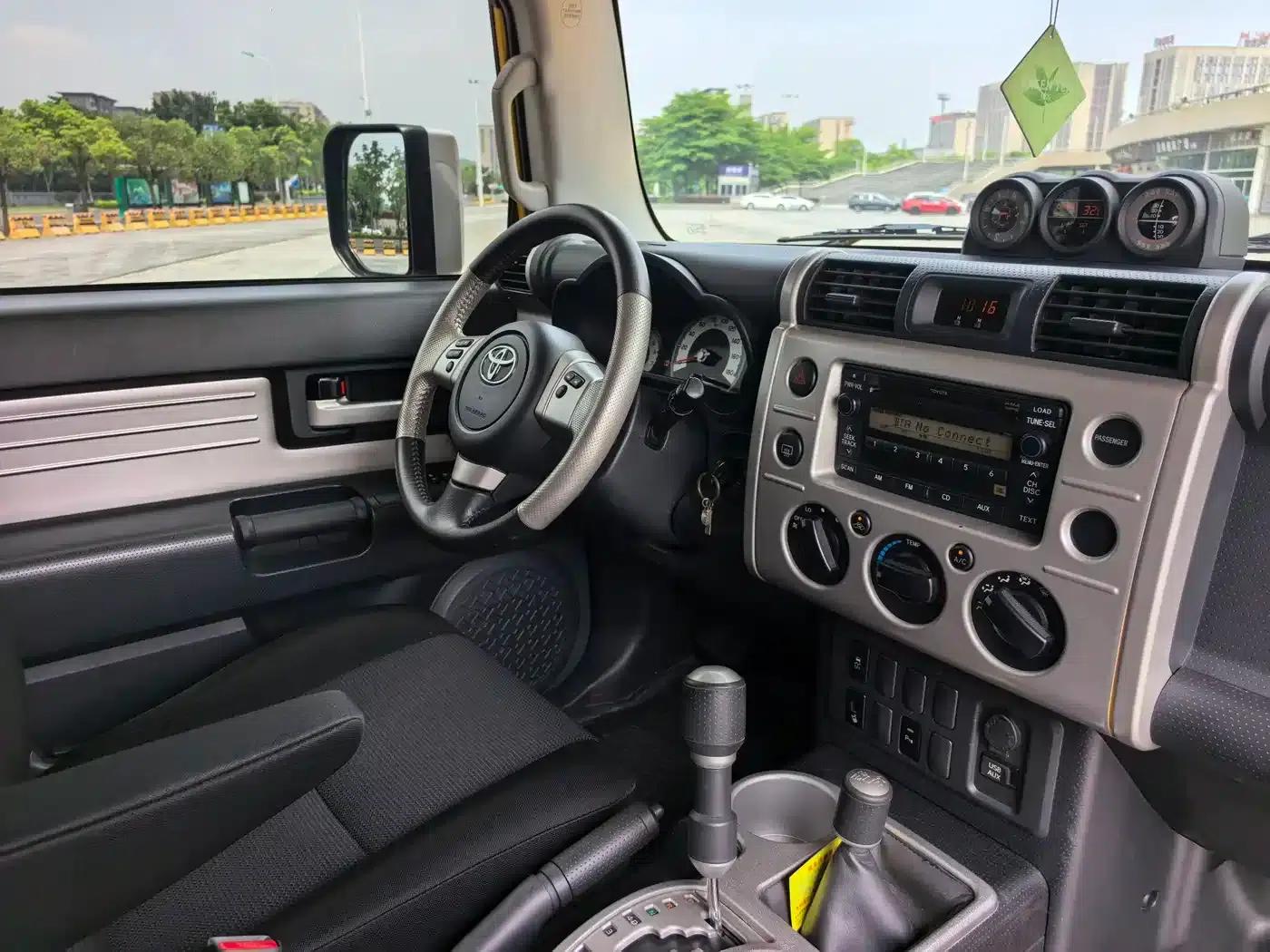 2018 FJ Cruiser 4.0L Automatic — миниатюра 11