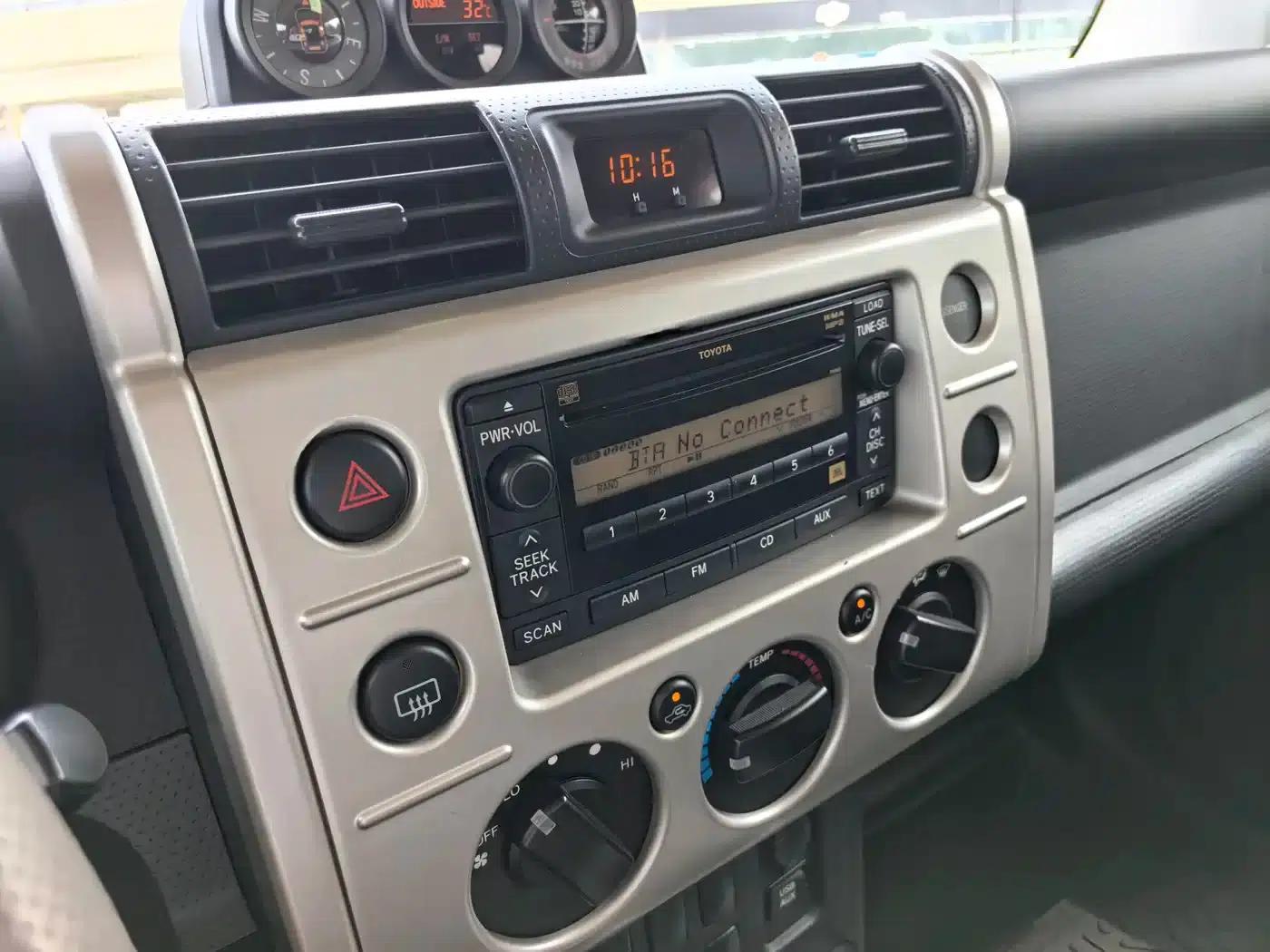 2018 FJ Cruiser 4.0L Automatic — миниатюра 13