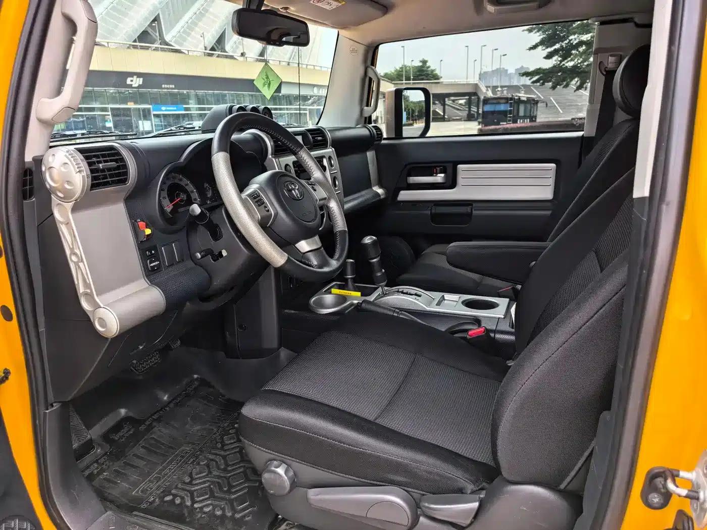 2018 FJ Cruiser 4.0L Automatic — миниатюра 8
