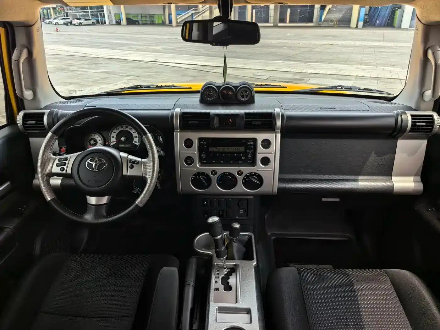 2018 FJ Cruiser 4.0L Automatic — миниатюра 10