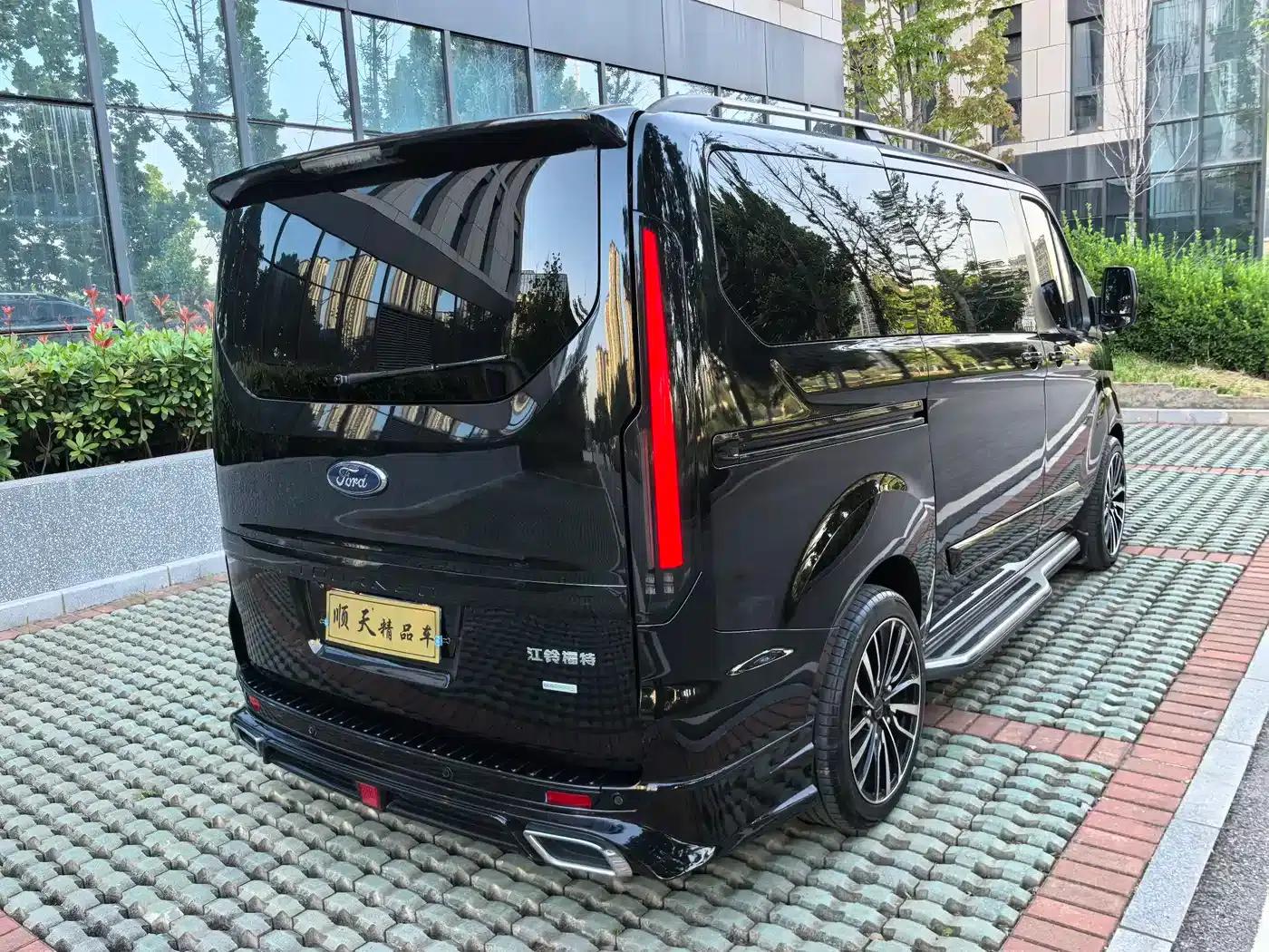 Tourneo 2023 2.0T Automatic Premium Edition — миниатюра 4