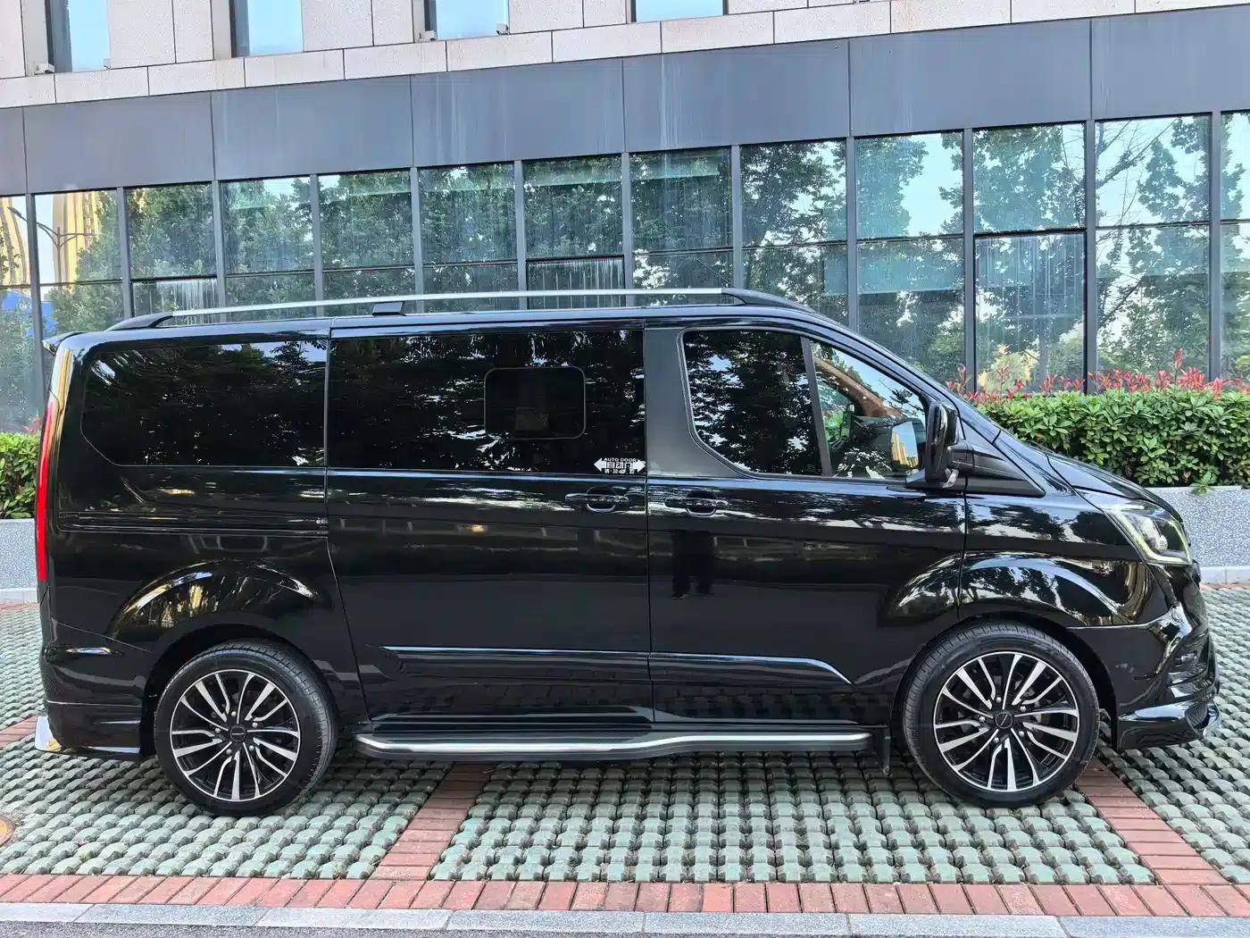 Tourneo 2023 2.0T Automatic Premium Edition — миниатюра 7