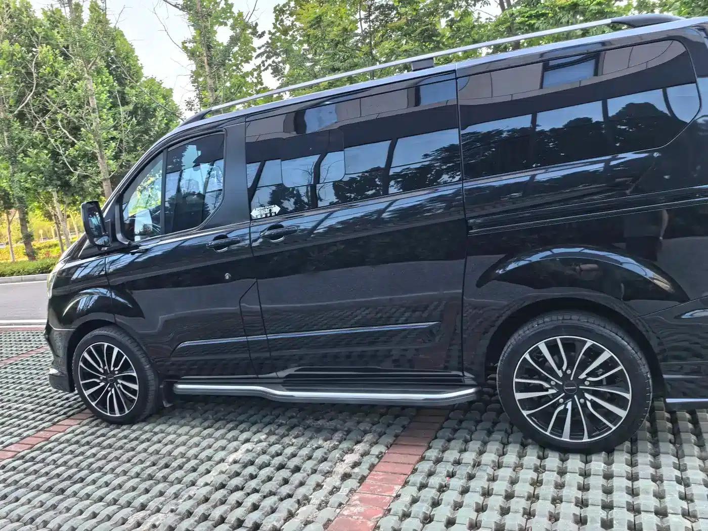 Tourneo 2023 2.0T Automatic Premium Edition — миниатюра 8