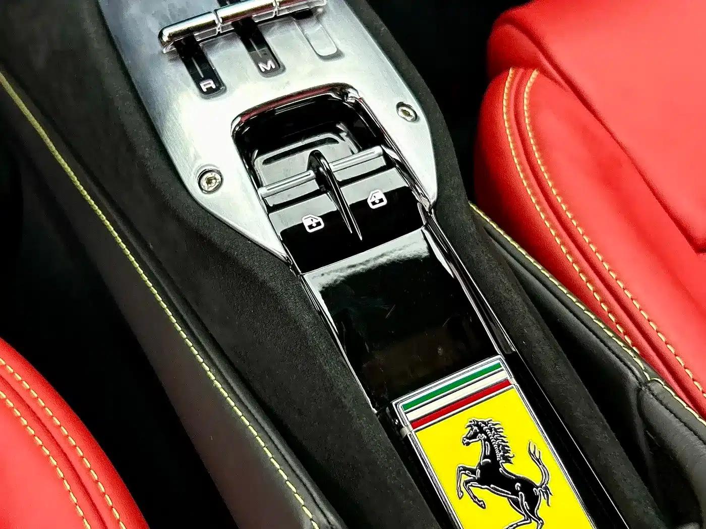 SF90 2020 3.9T V8 Stradale — миниатюра 13