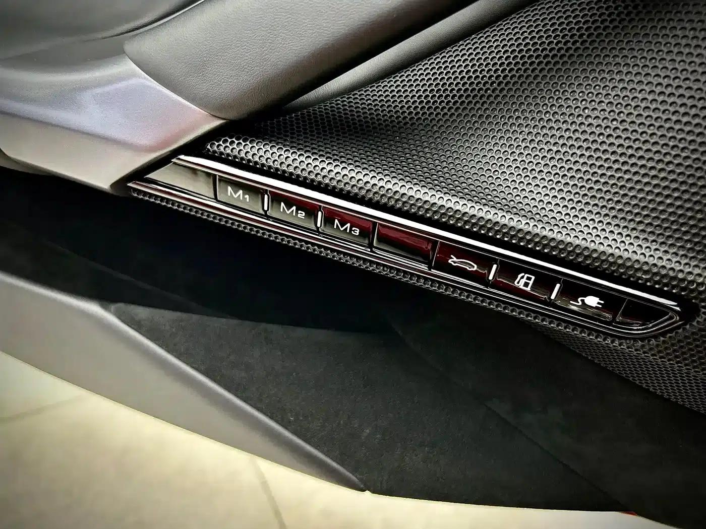 SF90 2020 3.9T V8 Stradale — миниатюра 19