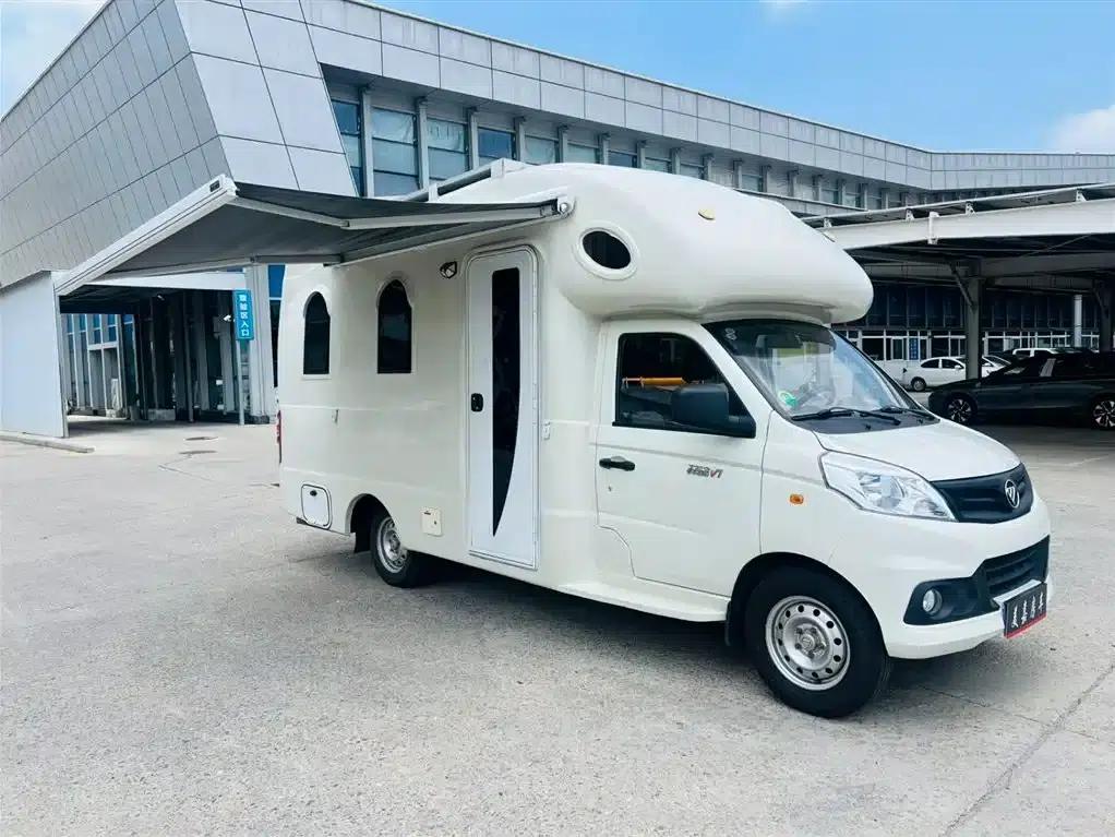 Xiangling V C-type motorhome, 2022 model, 1.5L manual transmission — миниатюра 1