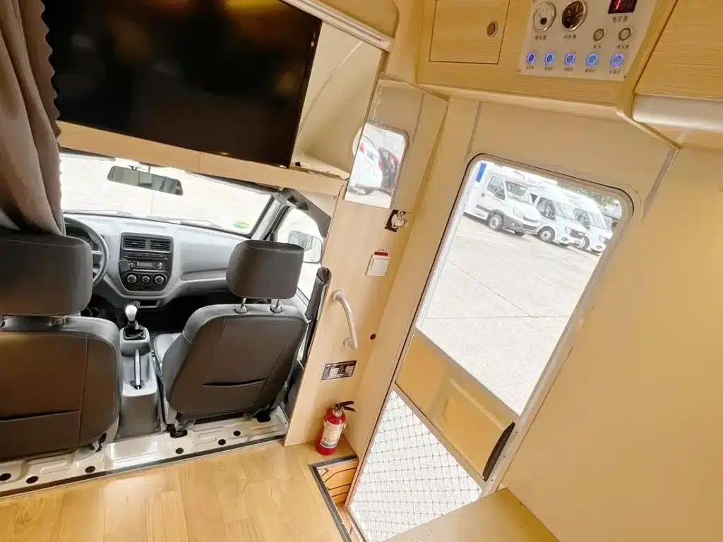 Xiangling V C-type motorhome, 2022 model, 1.5L manual transmission — миниатюра 8