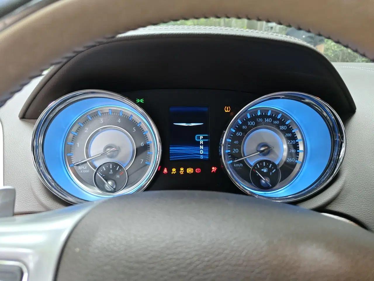 Chrysler 300C 2014 3.0L Excellence Edition — миниатюра 11
