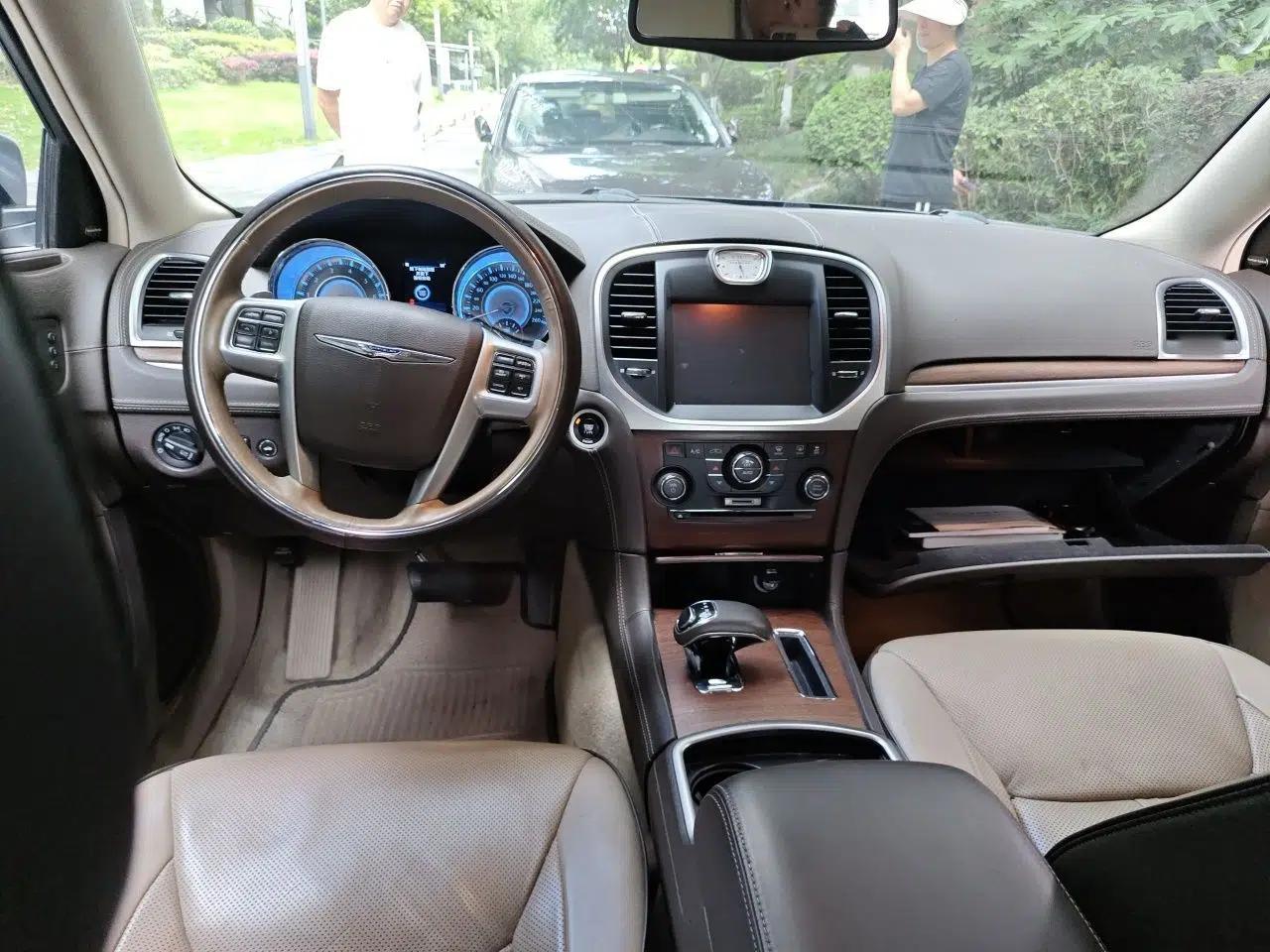Chrysler 300C 2014 3.0L Excellence Edition — миниатюра 9
