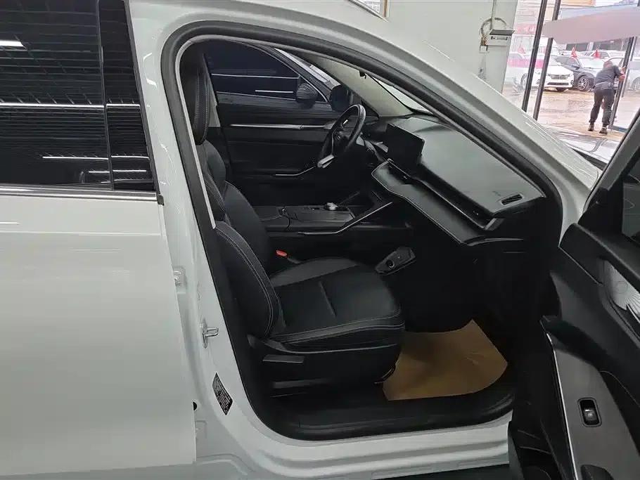Haval H6 New Energy 2023 DHT-PHEV 110KM Joyful Edition — миниатюра 8