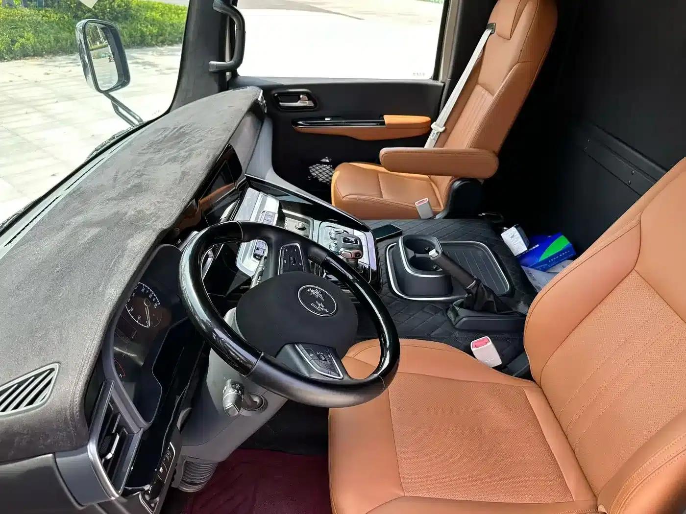 Hongqi Golden Sunflower Guoyue 2024 3.0T Business Edition 12-seater — миниатюра 8